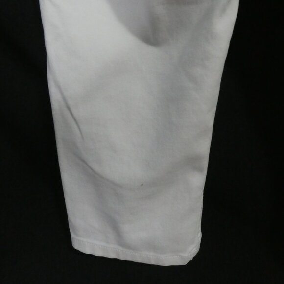 SUKO JEANS | size 4 | Classic White Cropped Capris - Picture 15 of 16